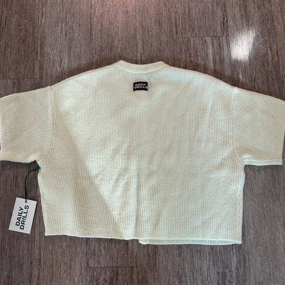 NWT Daily Drills Single Button Sweater - Picture 5 of 8